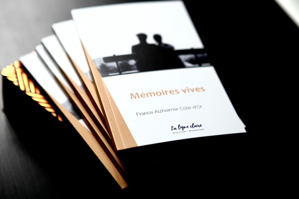 La ligne claire - Rédaction & Biographies a réalisé un livre de témoignages pour l'association France Alzheimer 21.