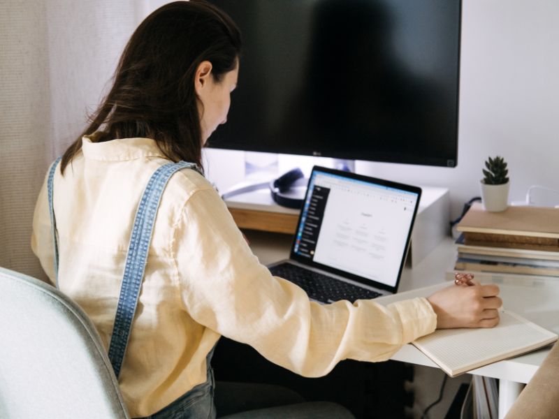 Utiliser l'IA pour écrire une histoire