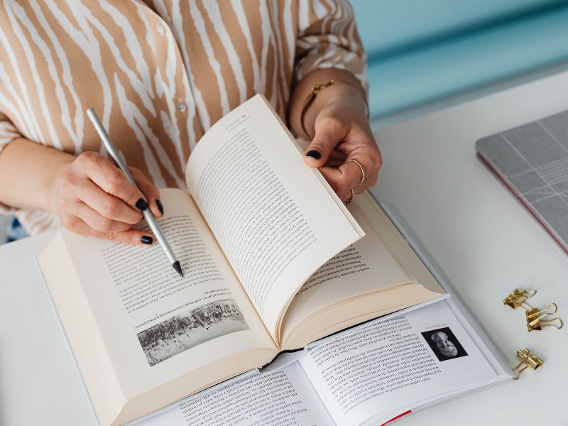 Se reconvertir en biographe quand on est fonctionnaire